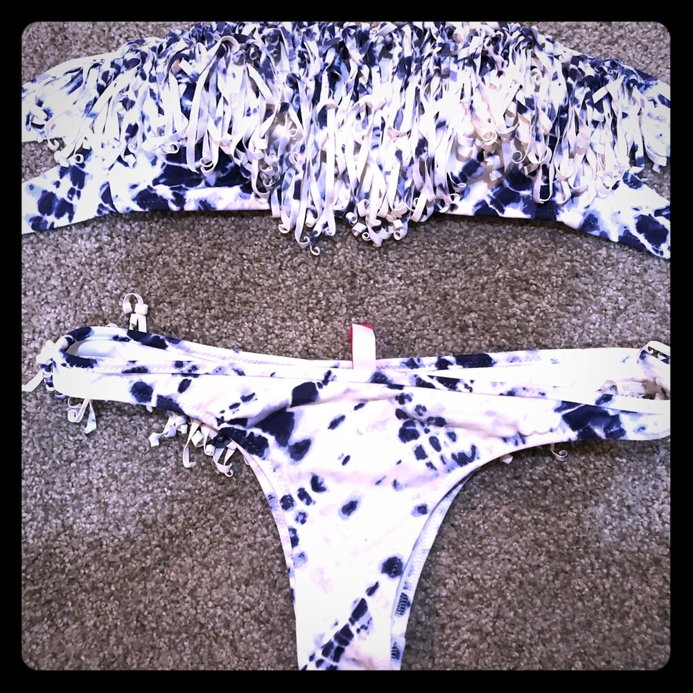 2 Victoria’s Secret Bikinis